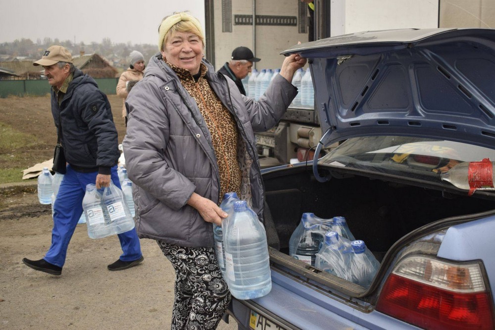 577536898 1158789019717614 6389201826935464335 n Мешканцям Мирівської громади роздали продуктові набори і воду (фото)