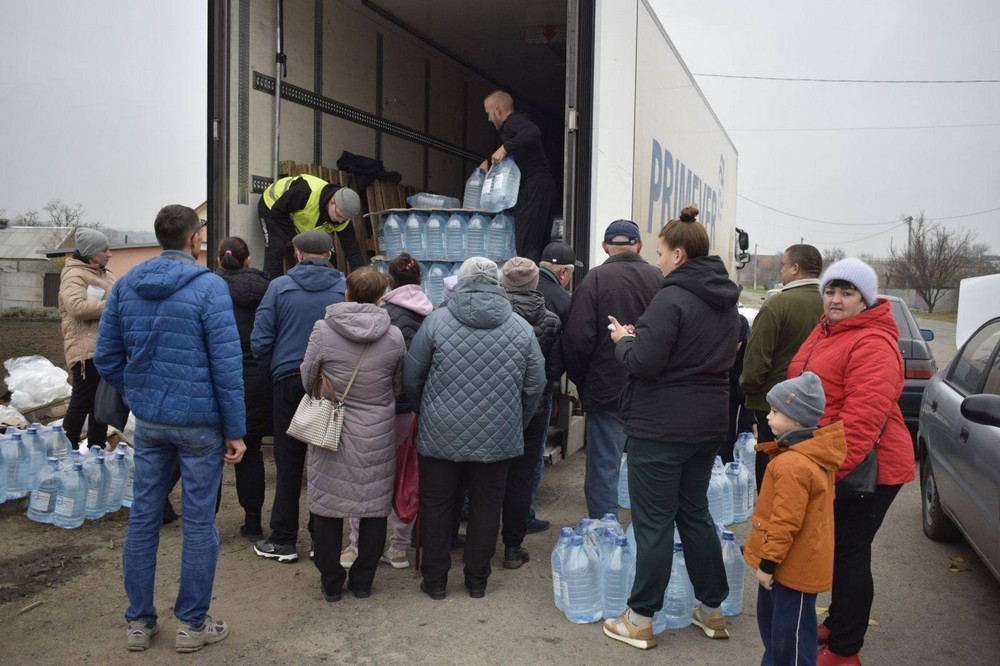 577621745 1158790173050832 8765402692150292599 n Мешканцям Мирівської громади роздали продуктові набори і воду (фото)