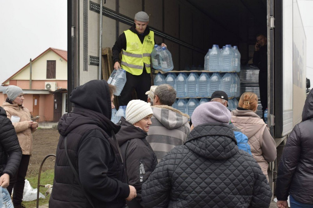 577802294 1158789816384201 5469036722267569830 n Мешканцям Мирівської громади роздали продуктові набори і воду (фото)