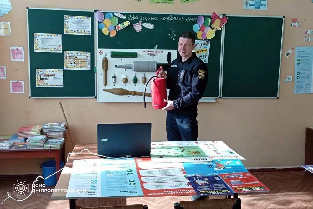 579164906 113678284862731Офіцер-рятувальник у Марганці провів зі школярами урок онлайн Офіцер-рятувальник у Марганці провів зі школярами урок онлайн
