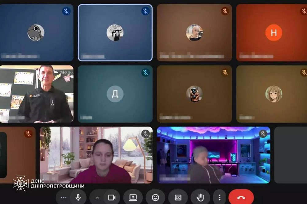 Офіцер-рятувальник у Марганці провів зі школярами урок онлайн Офіцер-рятувальник у Марганці провів зі школярами урок онлайн