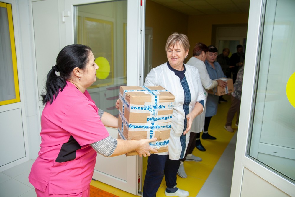 У Нікополі сьогодні медичні працівники отримали пакунки від Спільноти Святого Егідія (фото)