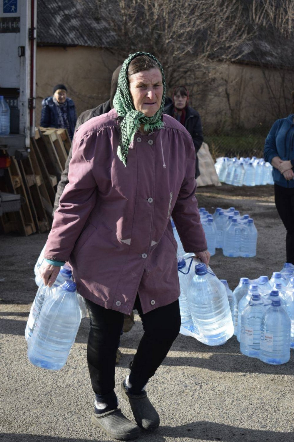 581267968 1166124875650695 8178102404387024696 n Мешканцям Мирівської громади роздали питну воду (фото)