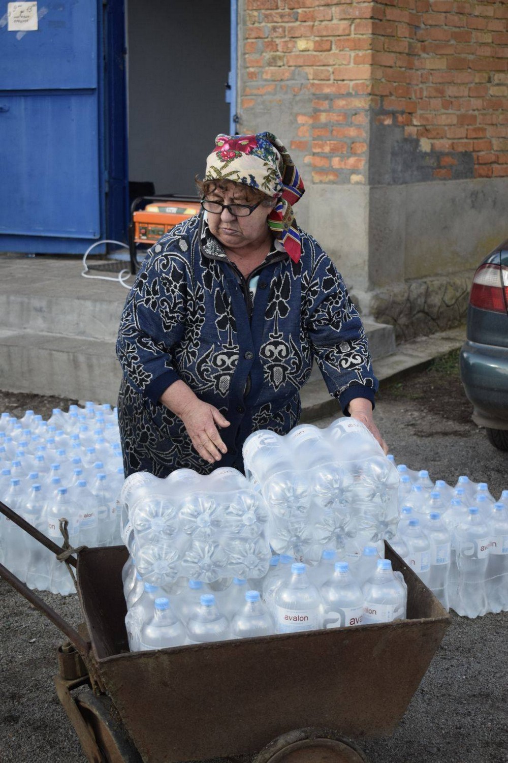 583284884 1166123688984147 9159090421609075154 n Мешканцям Мирівської громади роздали питну воду (фото)