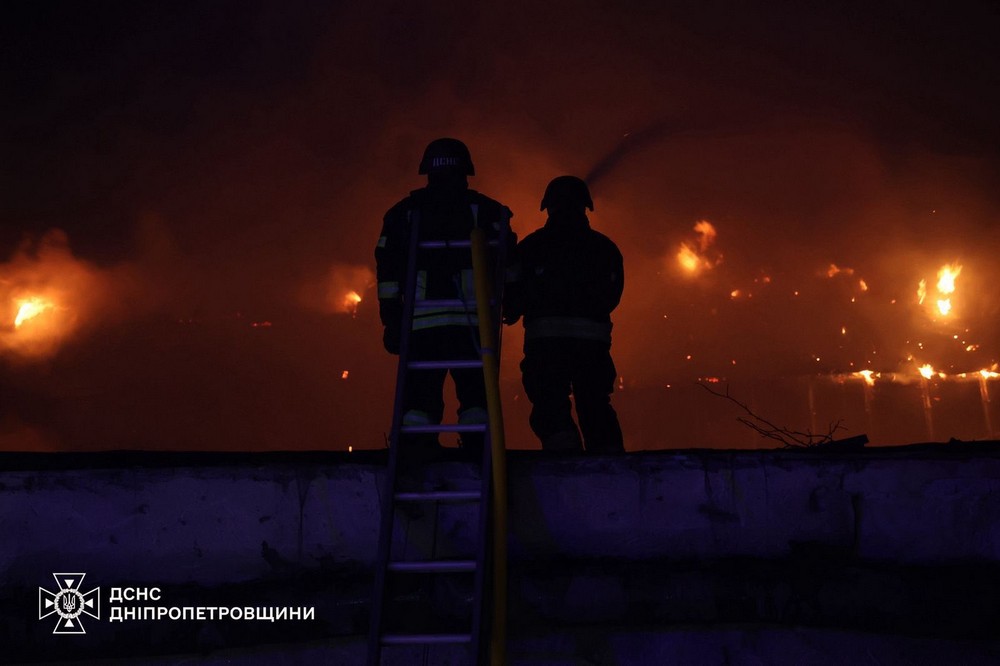 583291144 1277602044407682 6044886053686188545 n Внаслідок атаки на Дніпропетровщину виникли пожежі, є поранені – ДСНС (фото)