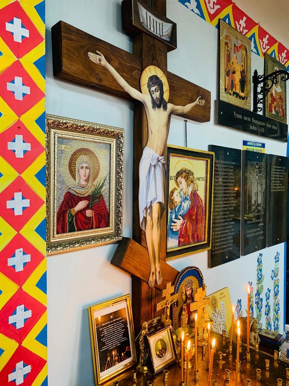 У Нікополі в храмі ПЦУ відбулася поминальна панахида за загиблими під час голодоморів (фото)