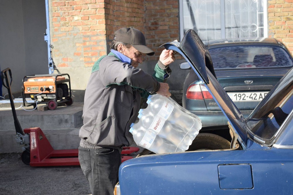 583635799 1166123552317494 8004861524759908994 n Мешканцям Мирівської громади роздали питну воду (фото)