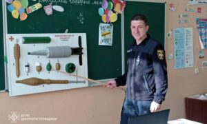 Офіцер-рятувальник у Марганці провів зі школярами урок онлайн