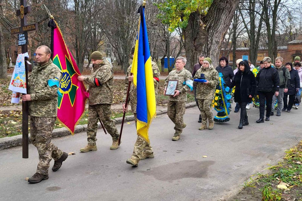 583836630 1135079858822424 8798480678560127463 n Працював у поліції, а потім став до лав ЗСУ: у Нікополі провели в останню путь померлого Захисника (фото)