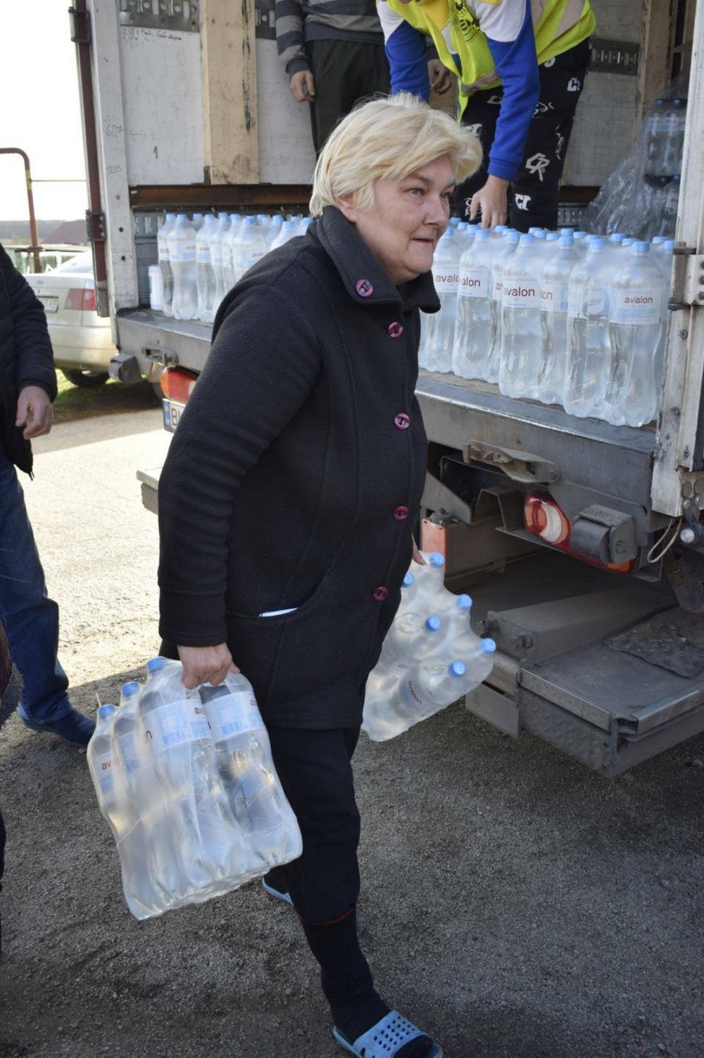 583911908 1166123632317486 4088959294365329610 n Мешканцям Мирівської громади роздали питну воду (фото)