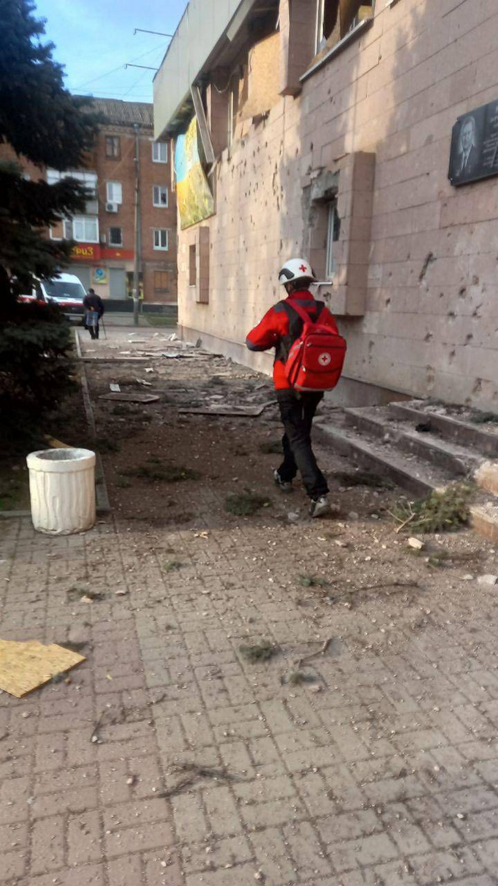 584064228 830773156581021 2602372088683224533 n День, що стискає серце: волонтери Нікополя розповіли, як допомагали пораненим внаслідок жахливого обстрілу 17 листопада (фото)