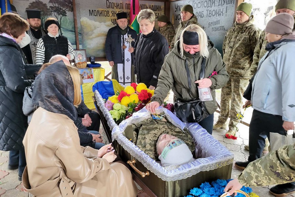 584445821 1135080252155718 3428682511655594152 n Працював у поліції, а потім став до лав ЗСУ: у Нікополі провели в останню путь померлого Захисника (фото)