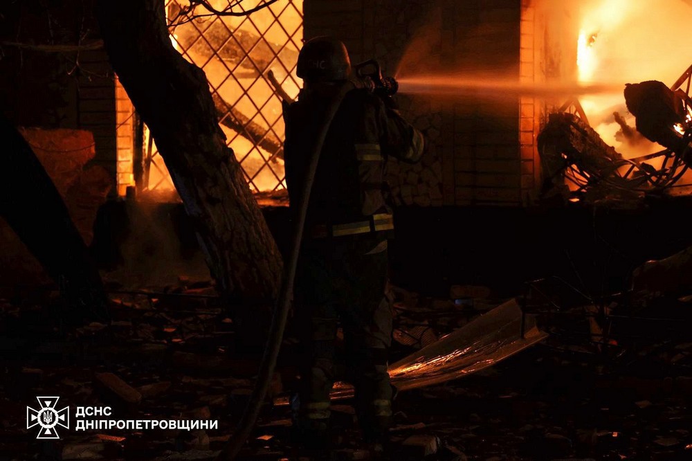 584547118 1277602014407685 4151790126433324327 n Внаслідок атаки на Дніпропетровщину виникли пожежі, є поранені – ДСНС (фото)