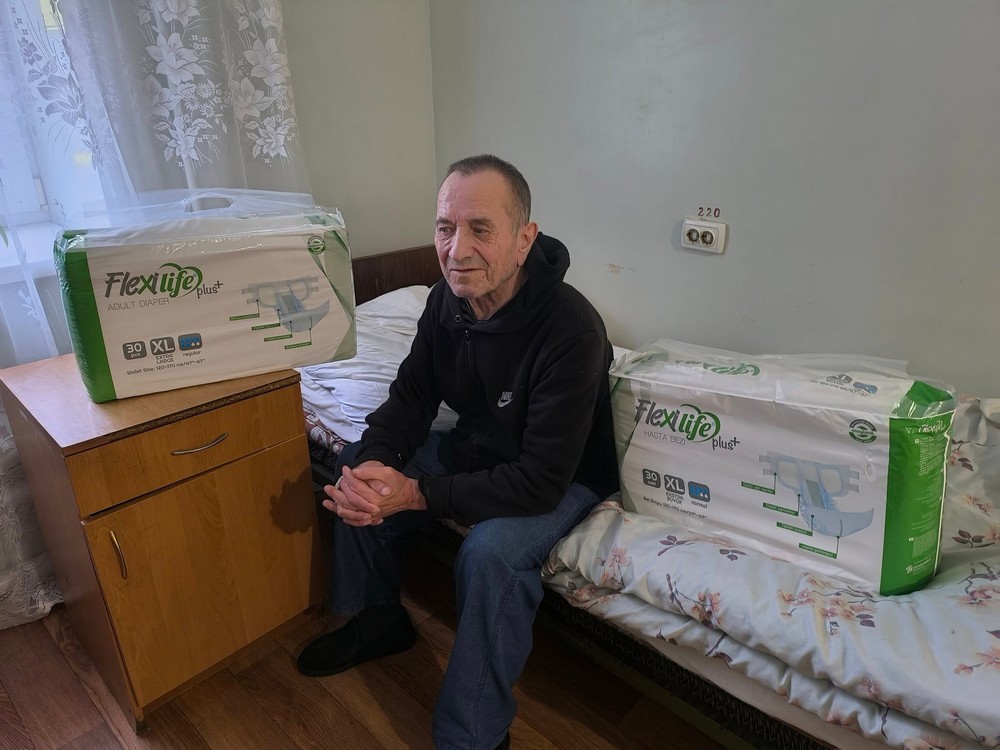 Червоний Хрест Нікополя забезпечив памперсами літніх мешканців Першотравневської громади (фото)
