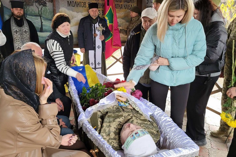 585408765 1135079778822432 7562438564756757405 n Працював у поліції, а потім став до лав ЗСУ: у Нікополі провели в останню путь померлого Захисника (фото)