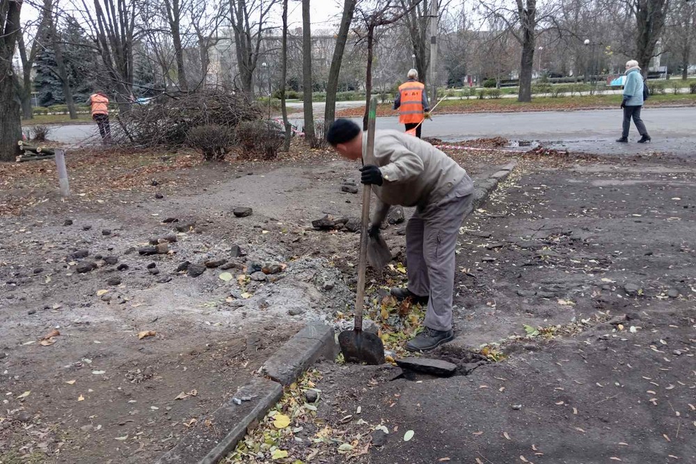 Фото наслідків ворожих атак у Нікополі