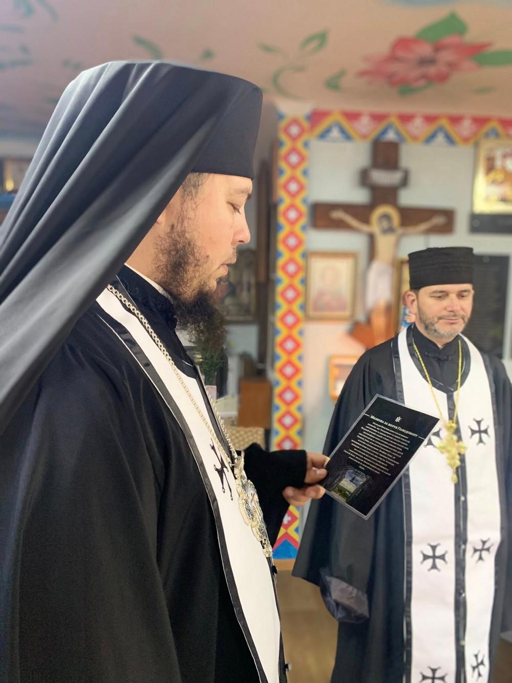 У Нікополі в храмі ПЦУ відбулася поминальна панахида за загиблими під час голодоморів (фото)