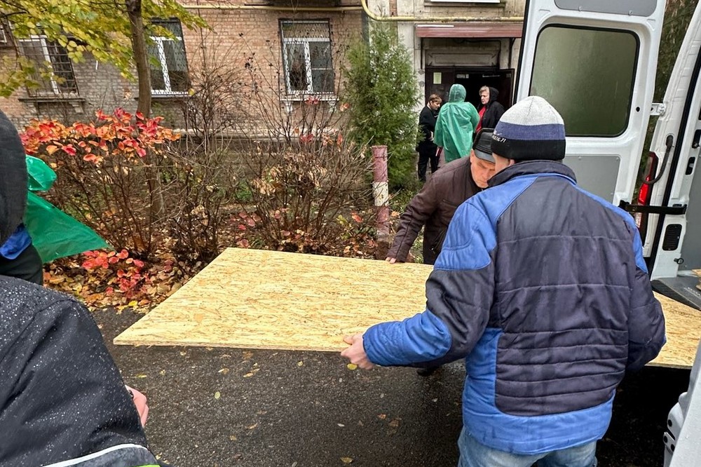 Фото наслідків ворожих атак у Нікополі