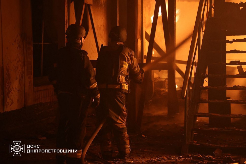 586218602 1277601917741028 1058706166612172710 n Внаслідок атаки на Дніпропетровщину виникли пожежі, є поранені – ДСНС (фото)