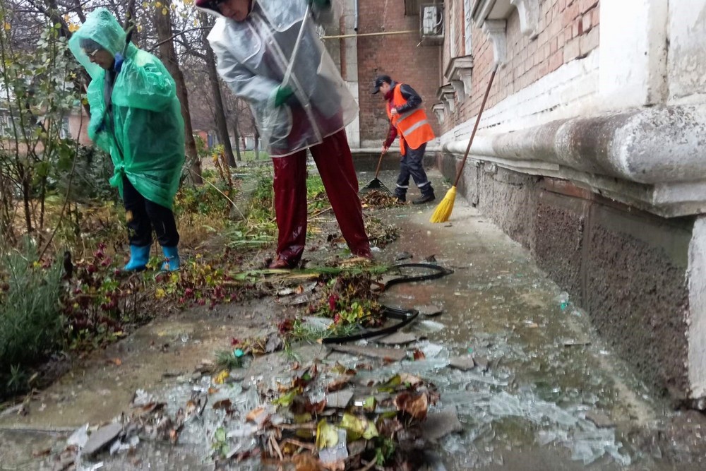 Фото наслідків ворожих атак у Нікополі
