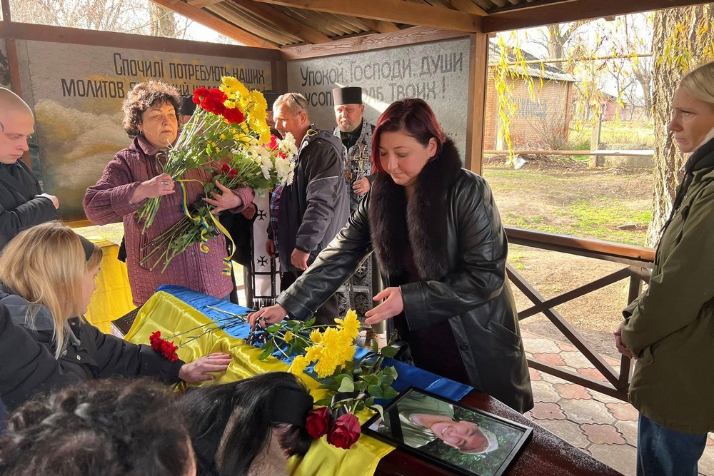 У Нікополі сьогодні провели в останню путь Героя: фото