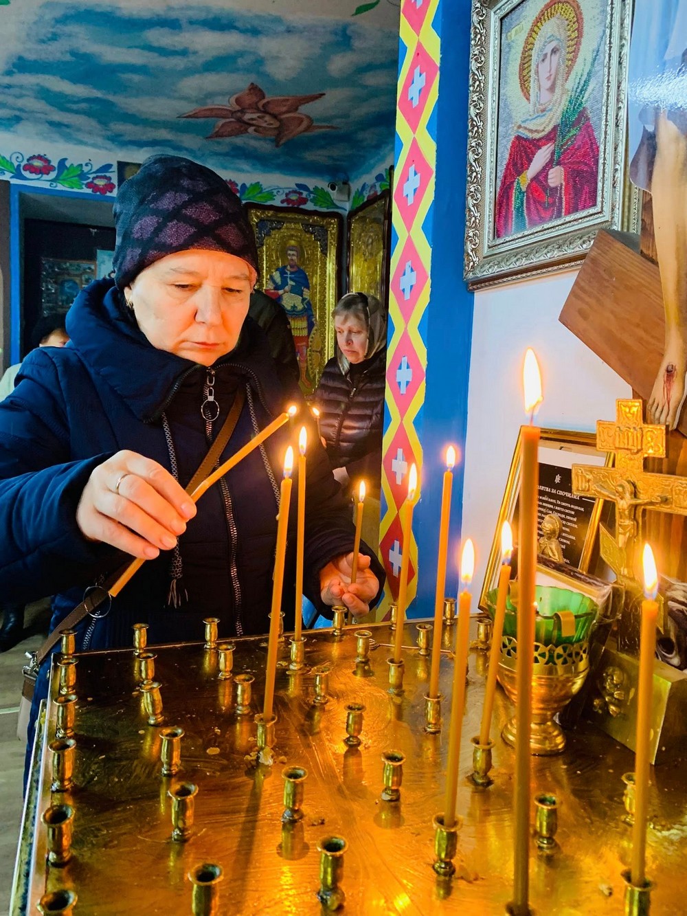 У Нікополі в храмі ПЦУ відбулася поминальна панахида за загиблими під час голодоморів (фото)