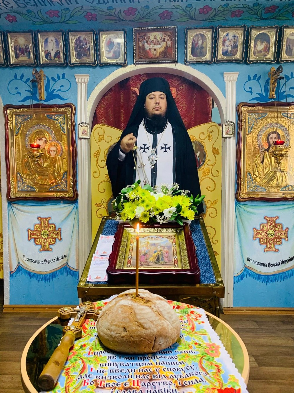 У Нікополі в храмі ПЦУ відбулася поминальна панахида за загиблими під час голодоморів (фото)