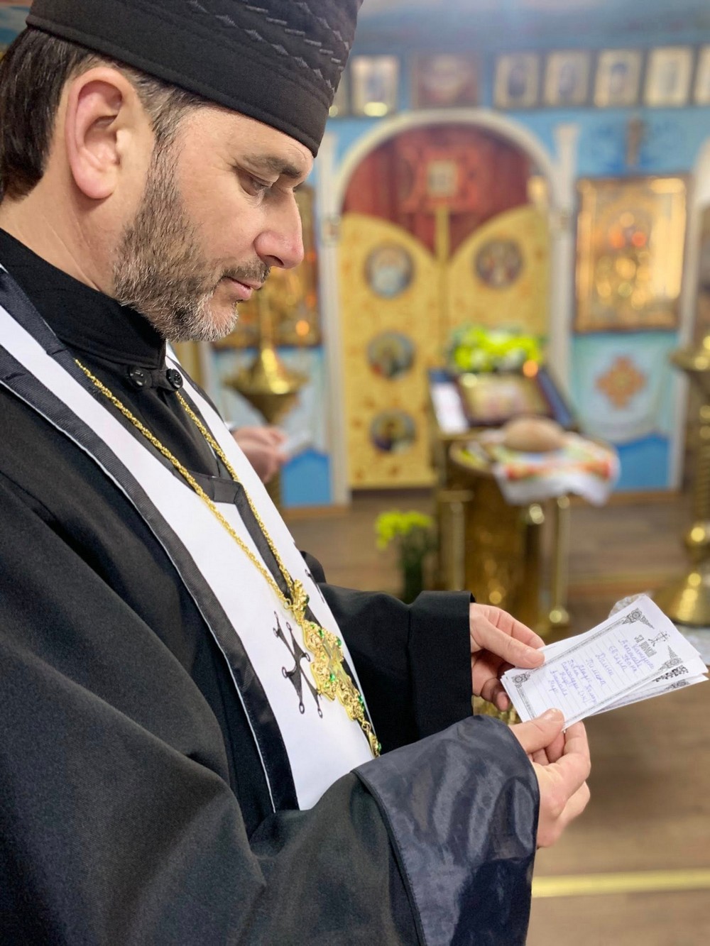 У Нікополі в храмі ПЦУ відбулася поминальна панахида за загиблими під час голодоморів (фото)