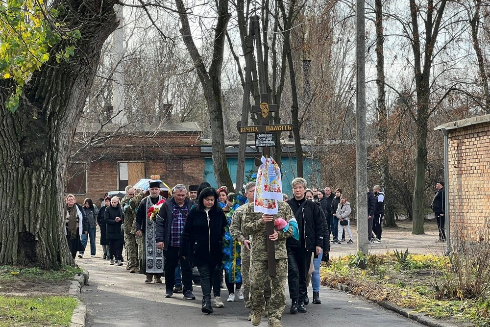 У Нікополі сьогодні провели в останню путь Героя: фото