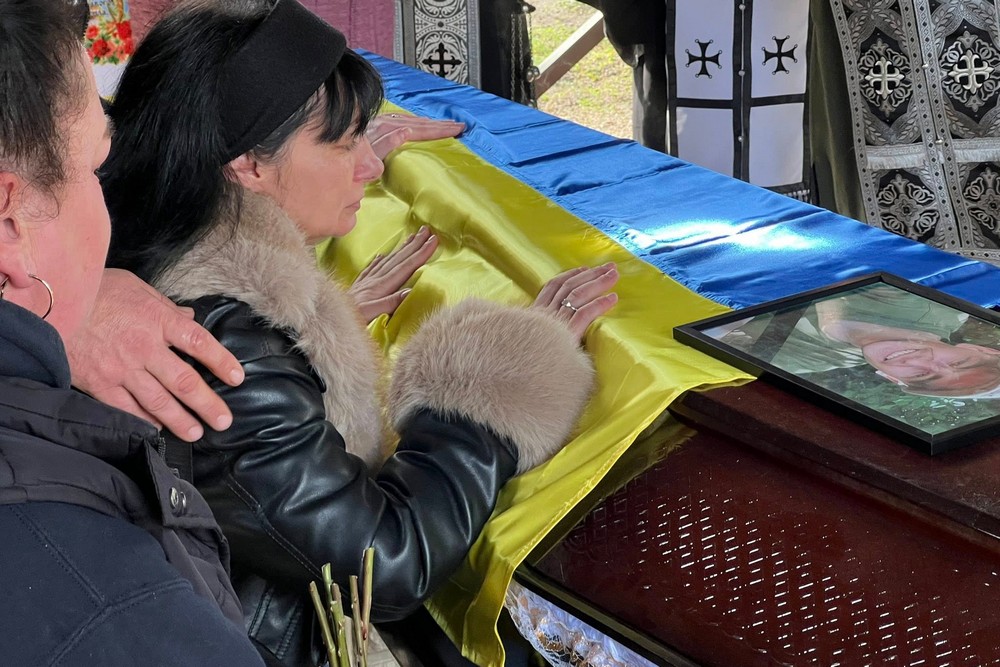 У Нікополі сьогодні провели в останню путь Героя: фото