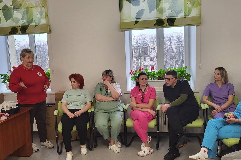 У Нікополі Червоний Хрест навчав працівників дитячої лікарні надавати першу невідкладну допомогу