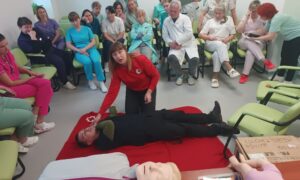 У Нікополі Червоний Хрест навчав працівників дитячої лікарні надавати першу невідкладну допомогу