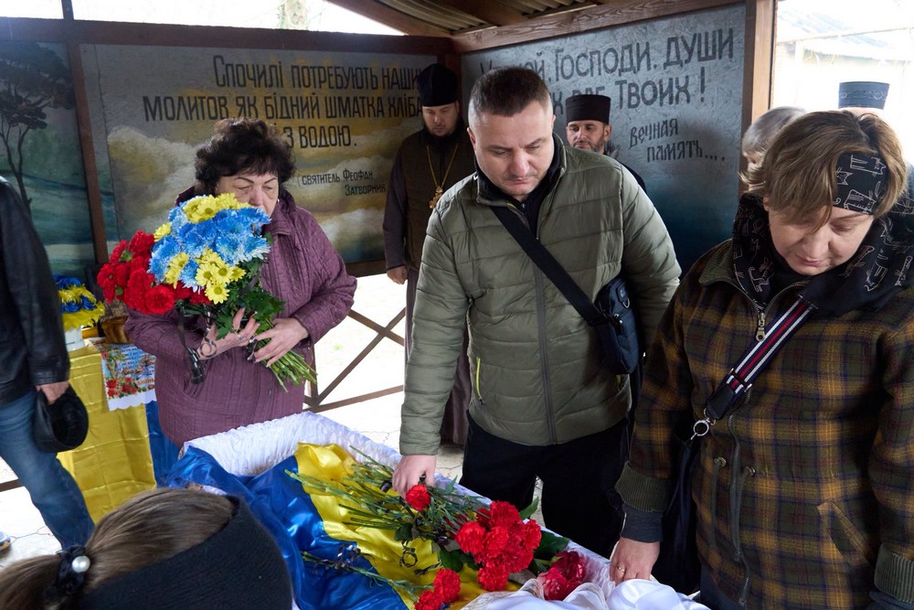 Майже 30 років пропрацював на НЗФ: у Нікополі сьогодні провели в останню путь Захисника
