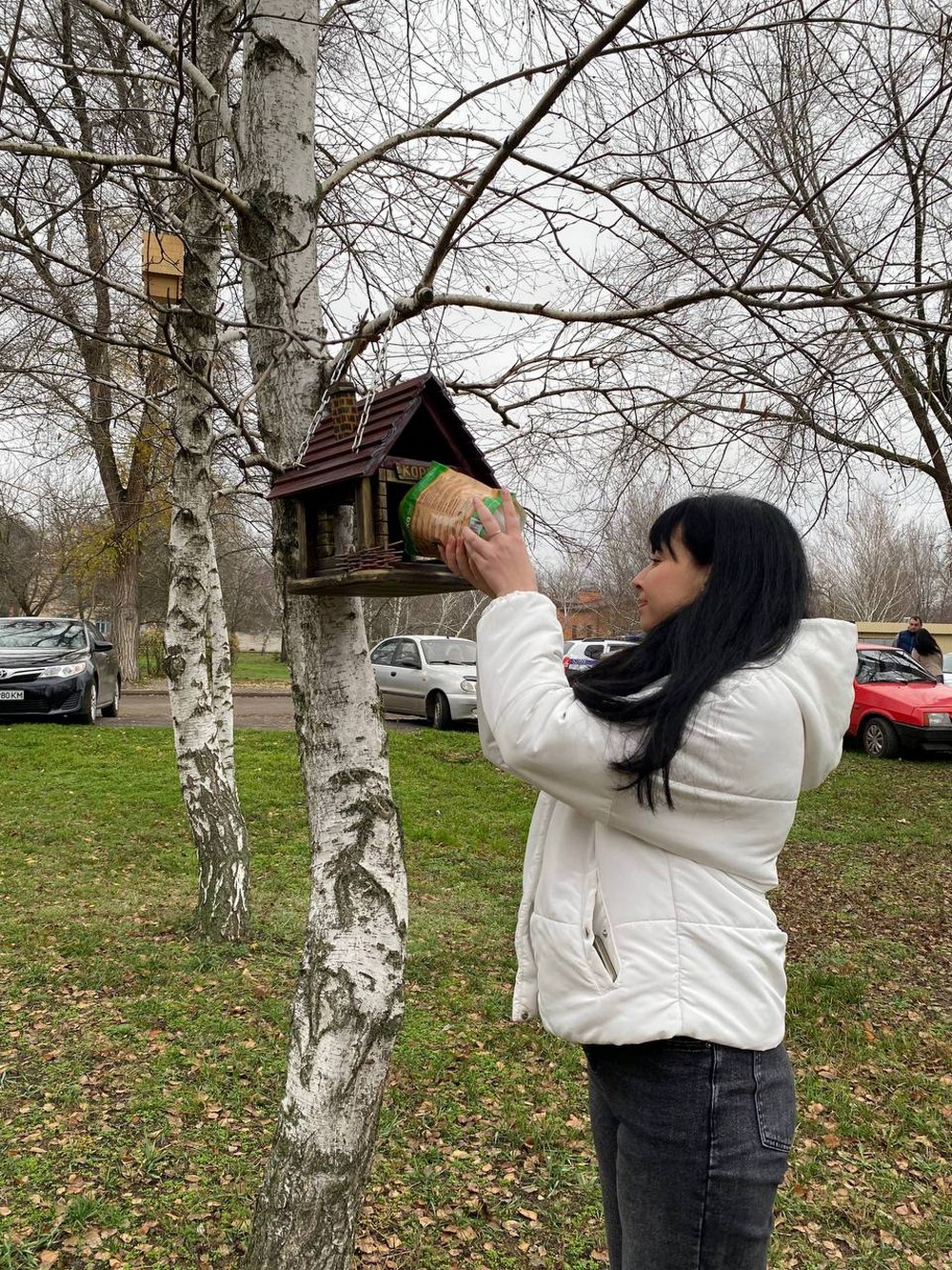 На Нікопольщині сьогодні у «живій школі» діти годували пташок під час уроку просто неба у «живій школі» (фото)