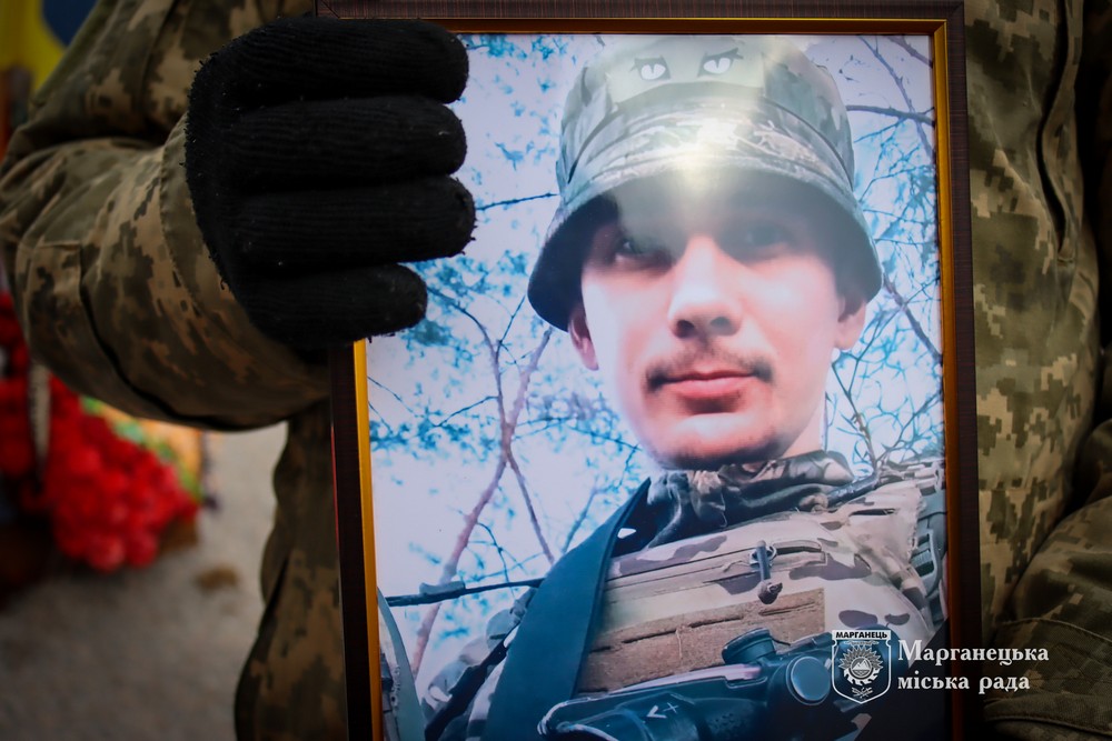 Вбиті росією мешканці Нікопольщини. Захисник з Марганця Вадим Бережной загинув 15 листопада 2024 року. Тож сьогодні річниця його смерті, і ми вшановуємо пам’ять Героя. Вбиті росією мешканці Нікопольщини. Захисник з Марганця Вадим Бережной загинув 15 листопада 2024 року. Тож сьогодні річниця його смерті, і ми вшановуємо пам’ять Героя.