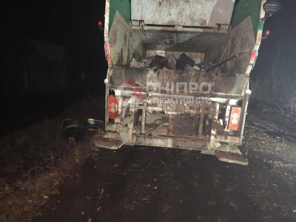Сміттєвий контейнер покотився назад і вбив водія, п'яний керманич збив велосипедиста: дві смертельні ДТП на Дніпропетровщині сталися за годину – ЗМІ 1 ДТП на Дніпропетровщині