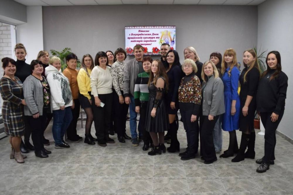 Голова Томаківської громади привітав працівників культури з професійним святом 1 Голова Томаківської громади привітав працівників культури з професійним святом 2