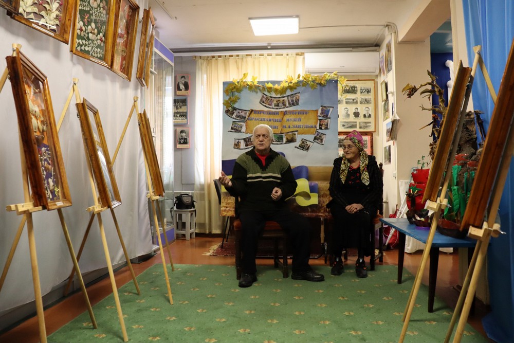 Виставка унікальних картин із риб’ячих кісточок та мушель відкрилася у музеї Покрова (фото)