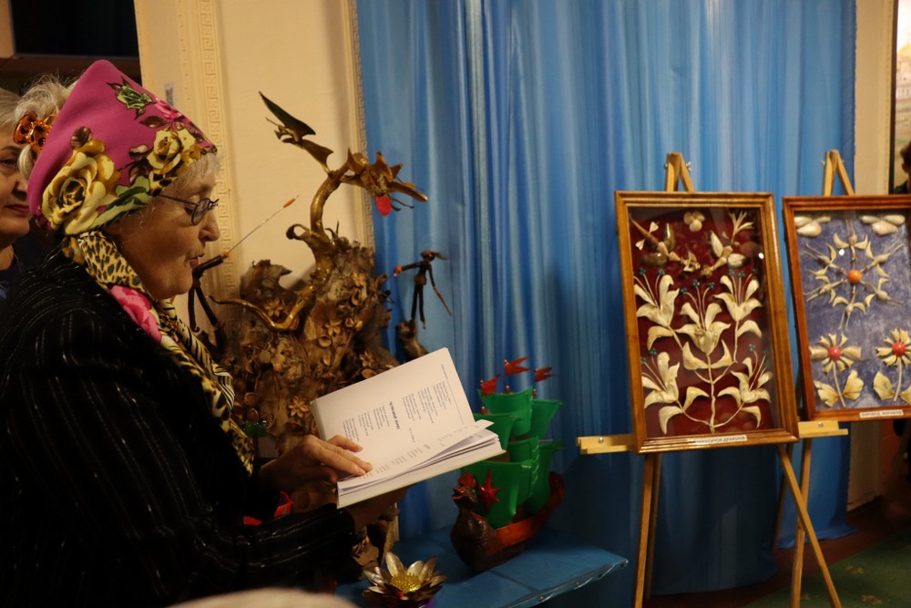 Виставка унікальних картин із риб’ячих кісточок та мушель відкрилася у музеї Покрова (фото)