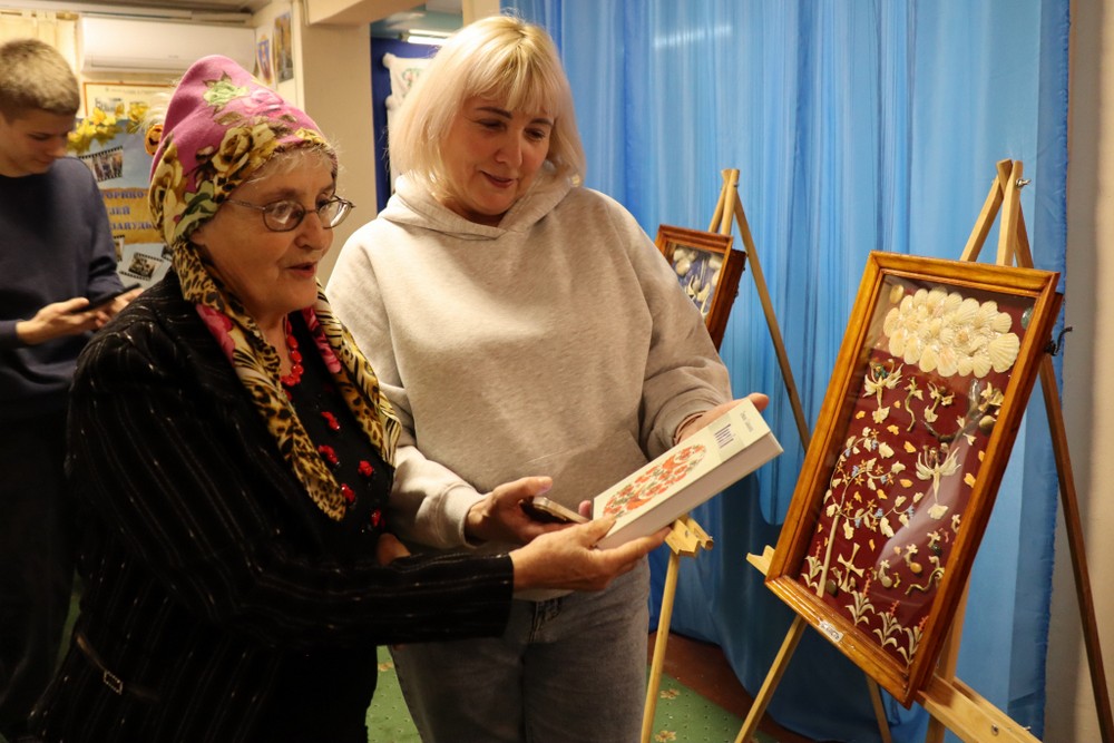 Виставка унікальних картин із риб’ячих кісточок та мушель відкрилася у музеї Покрова (фото)