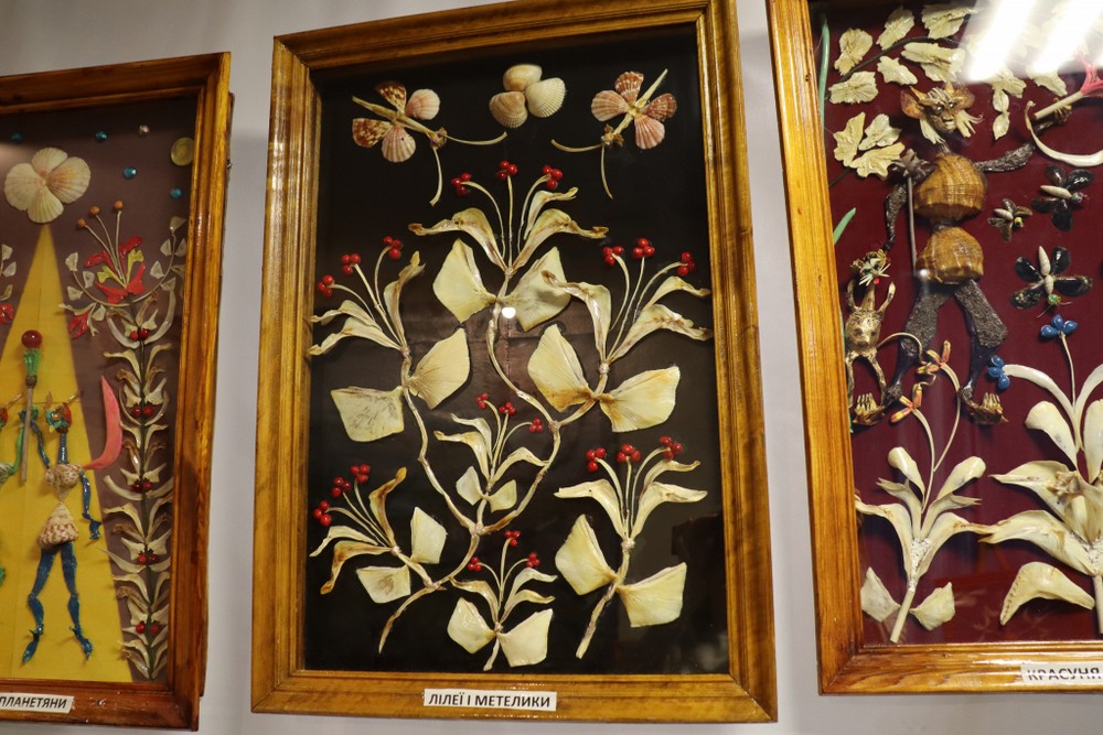 Виставка унікальних картин із риб’ячих кісточок та мушель відкрилася у музеї Покрова (фото)