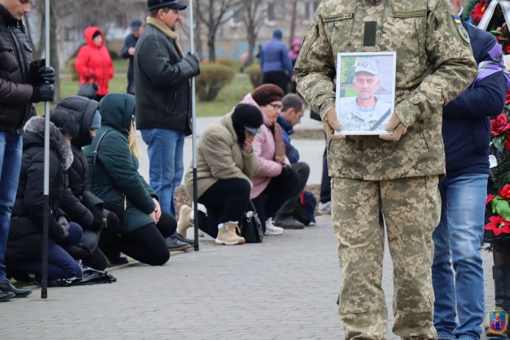  Вбиті росією мешканці Нікопольщини. Захисник з Покрова Олексанлр Курочка загинув 21 листопада 2022 року. Тож сьогодні річниця його смерті, і ми вшановуємо пам’ять Героя!