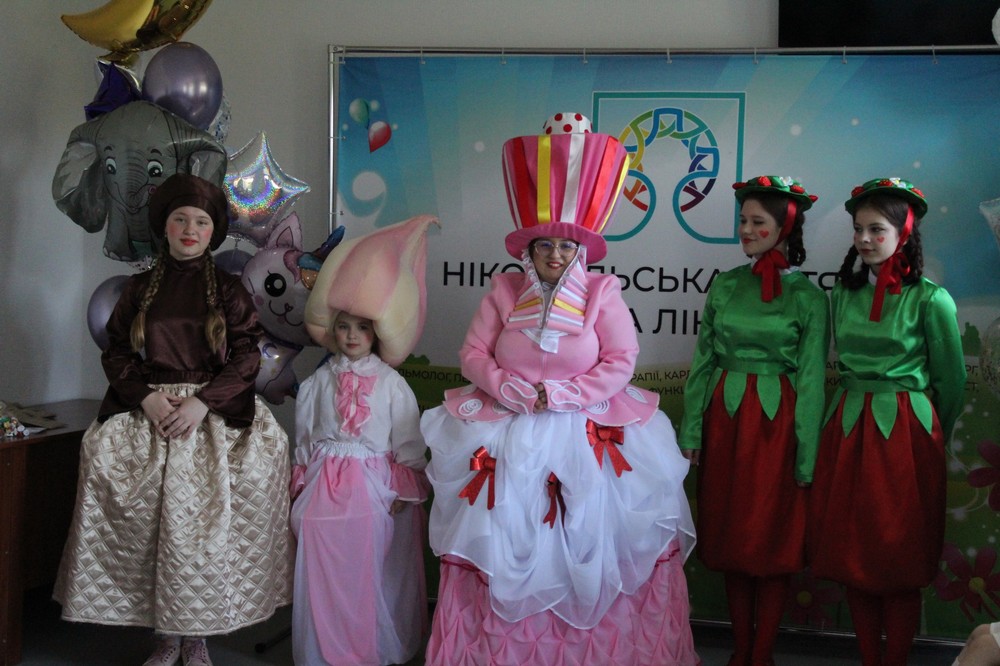 Привітання з Днем працівників культури і аматорів сцени від міського голови Нікополя Олександра Саюка 1 Мер Нікополя 2