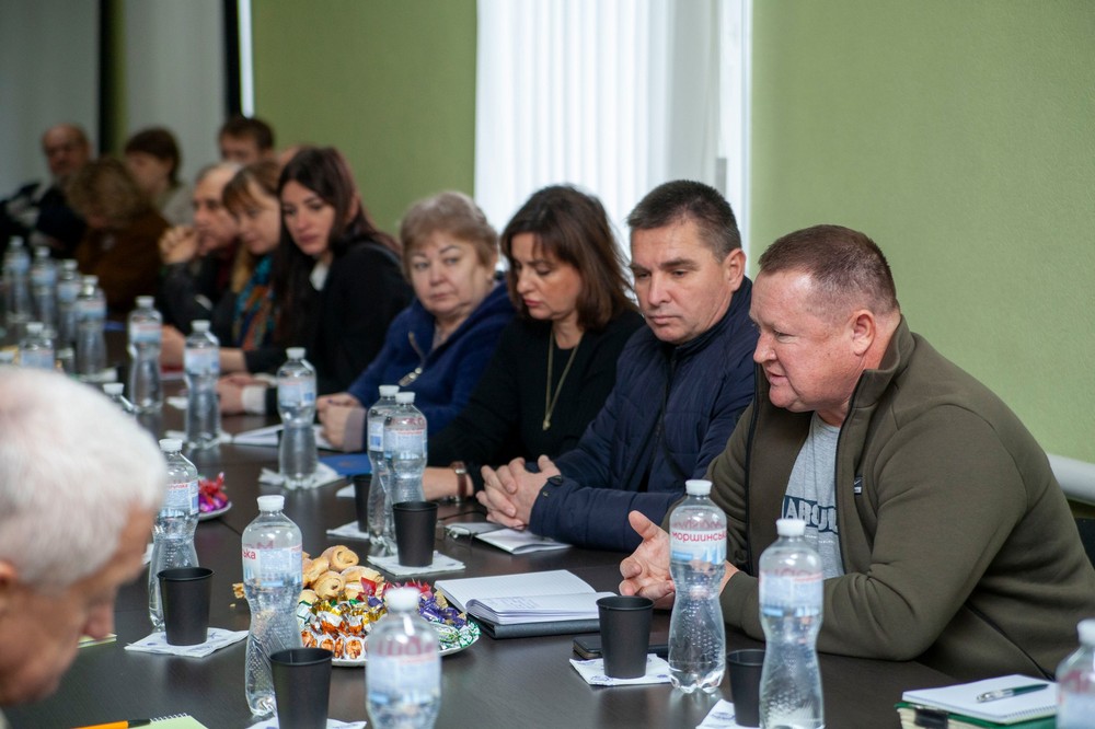 3,2 тис. га земель зазнали негативних наслідків після підриву Каховської ГЕС: начальник Нікопольської РВА зустрівся з аграріями району (фото) 1 Начальник Нікопольської РВА зустрівся з аграріями району (фото) 11