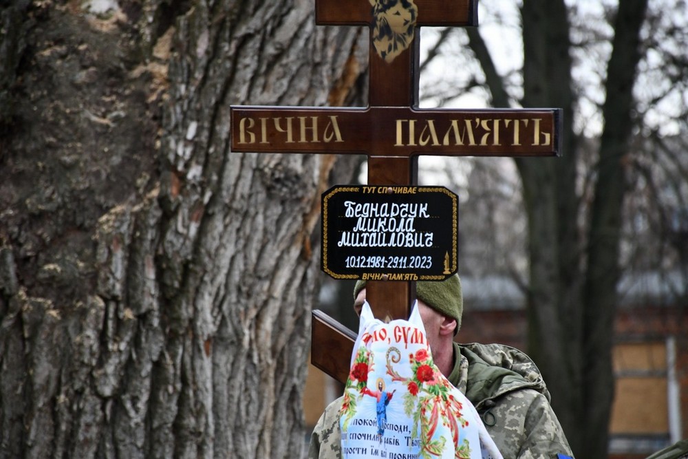 Вбиті росією мешканці Нікопольщини. Захисник з Нікополя Микола Беднарчук загинув 29 листопада 2023 року. Тож сьогодні річниця його смерті, і ми вшановуємо пам’ять Героя!