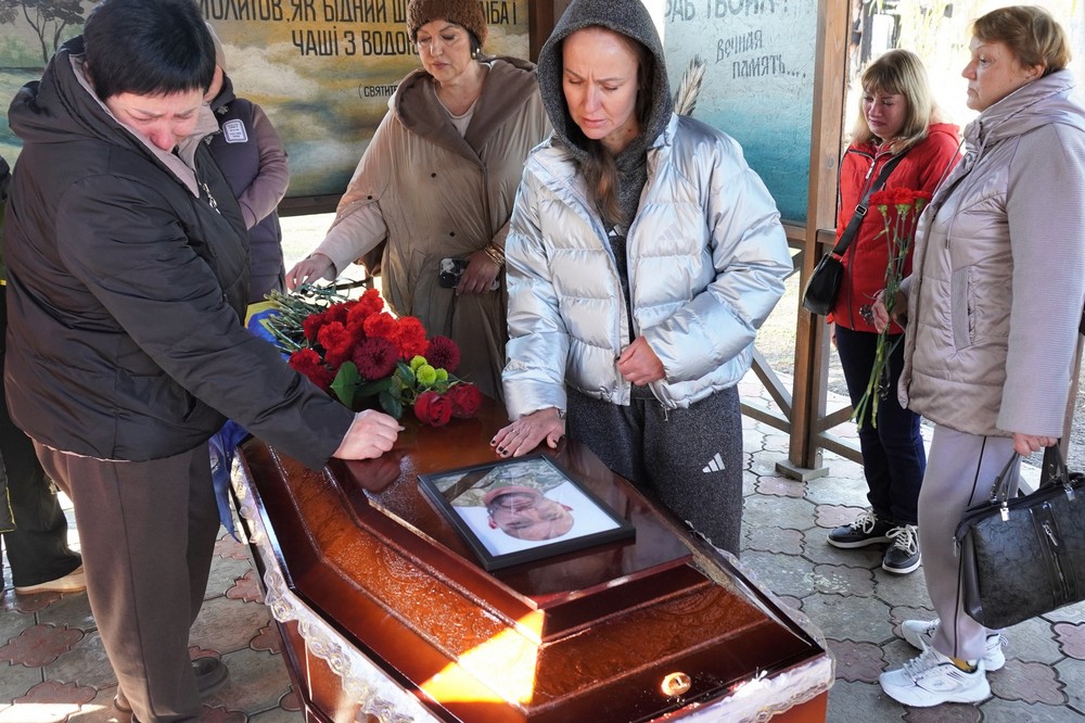 Нікополь сьогодні провів в останню путь Захисника (фото)