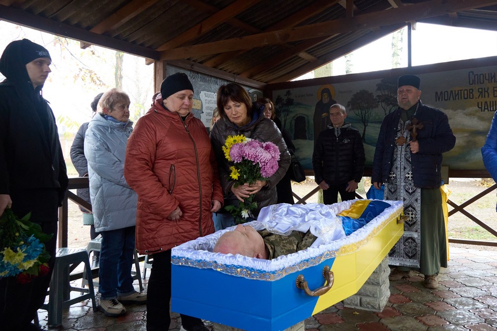 Нікополь сьогодні провів в останню путь Захисника (фото)