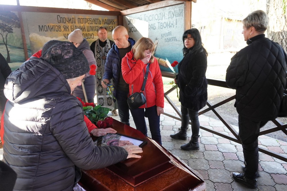 Нікополь сьогодні провів в останню путь Захисника (фото) 3