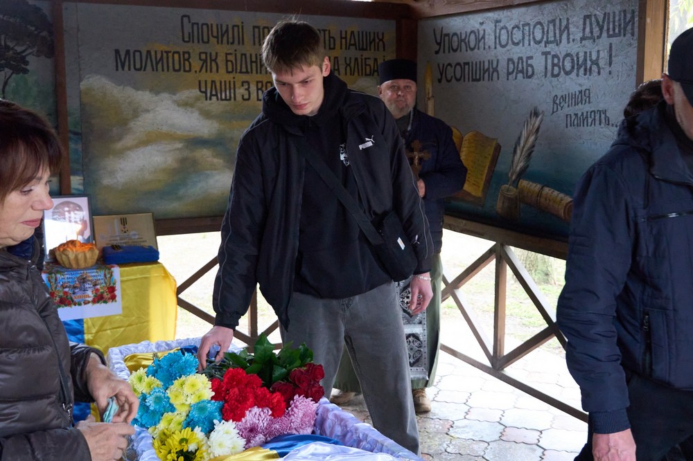 Нікополь сьогодні провів в останню путь Захисника (фото) 3