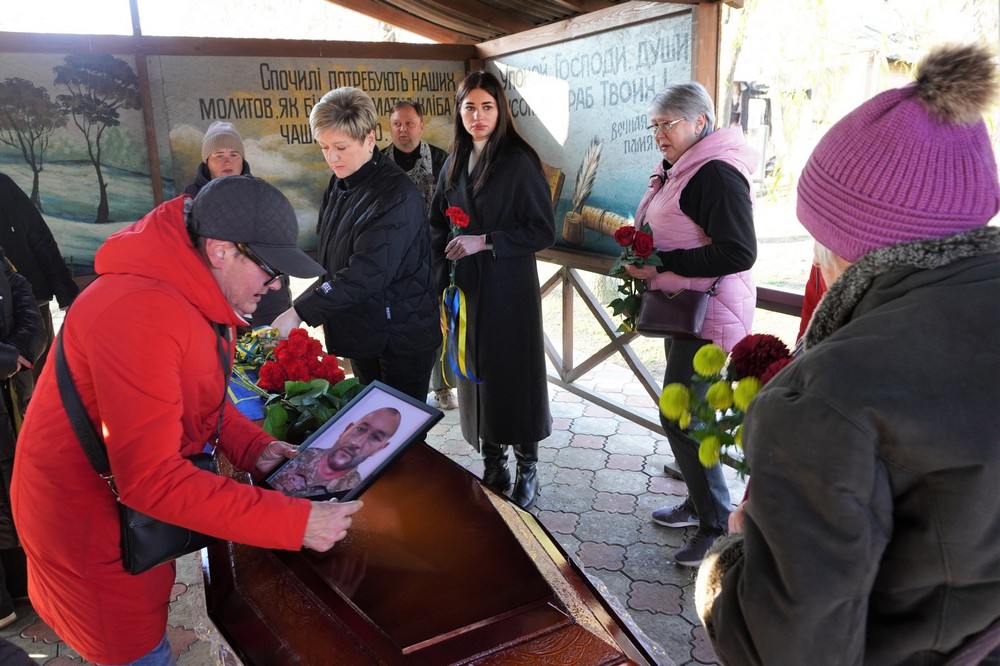 Нікополь сьогодні провів в останню путь Захисника (фото) 5